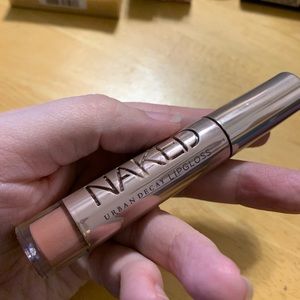 Urban Decay lipgloss in Nooner